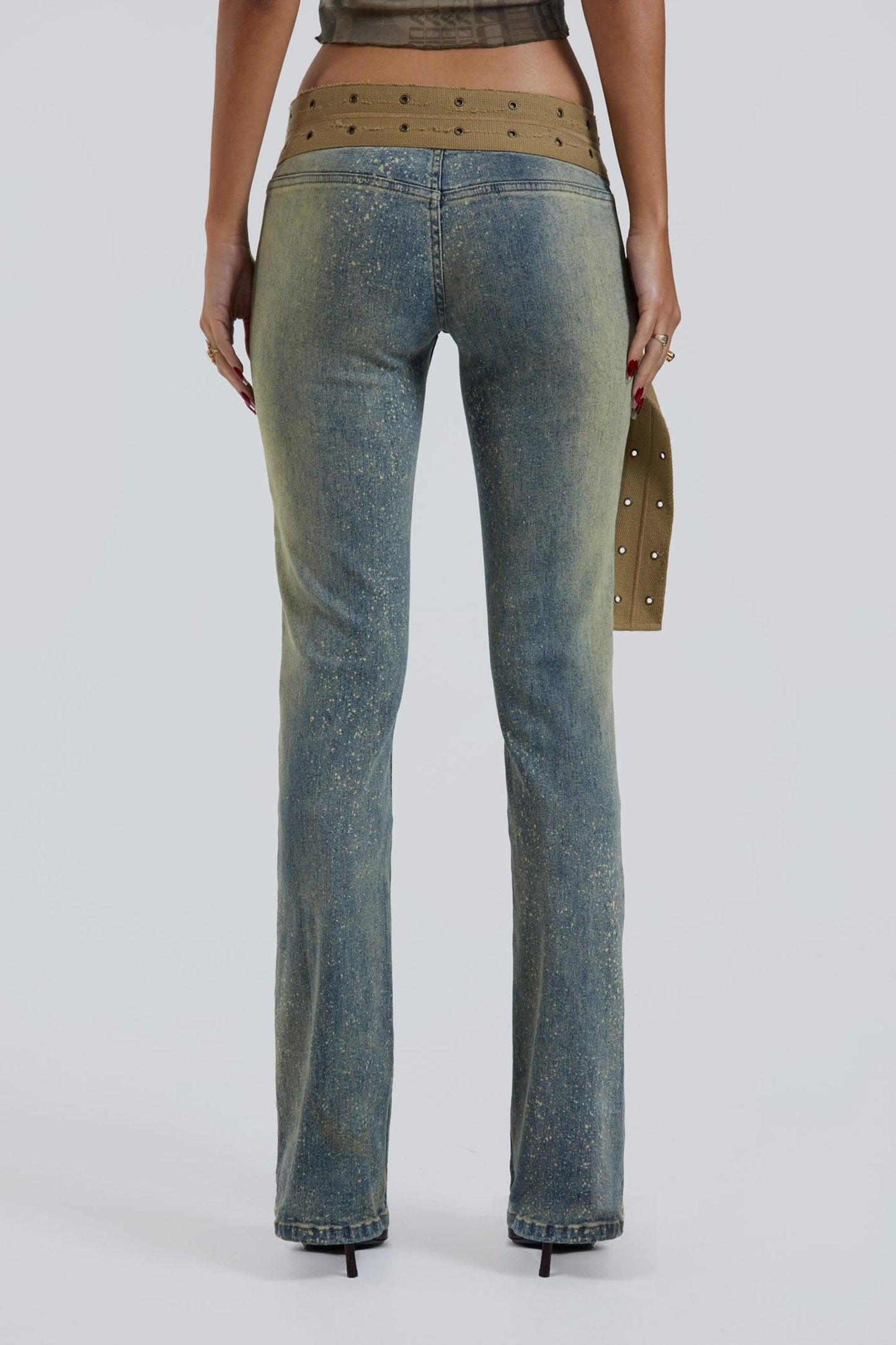 Jeans mit Riemen in Stonewash-Optik